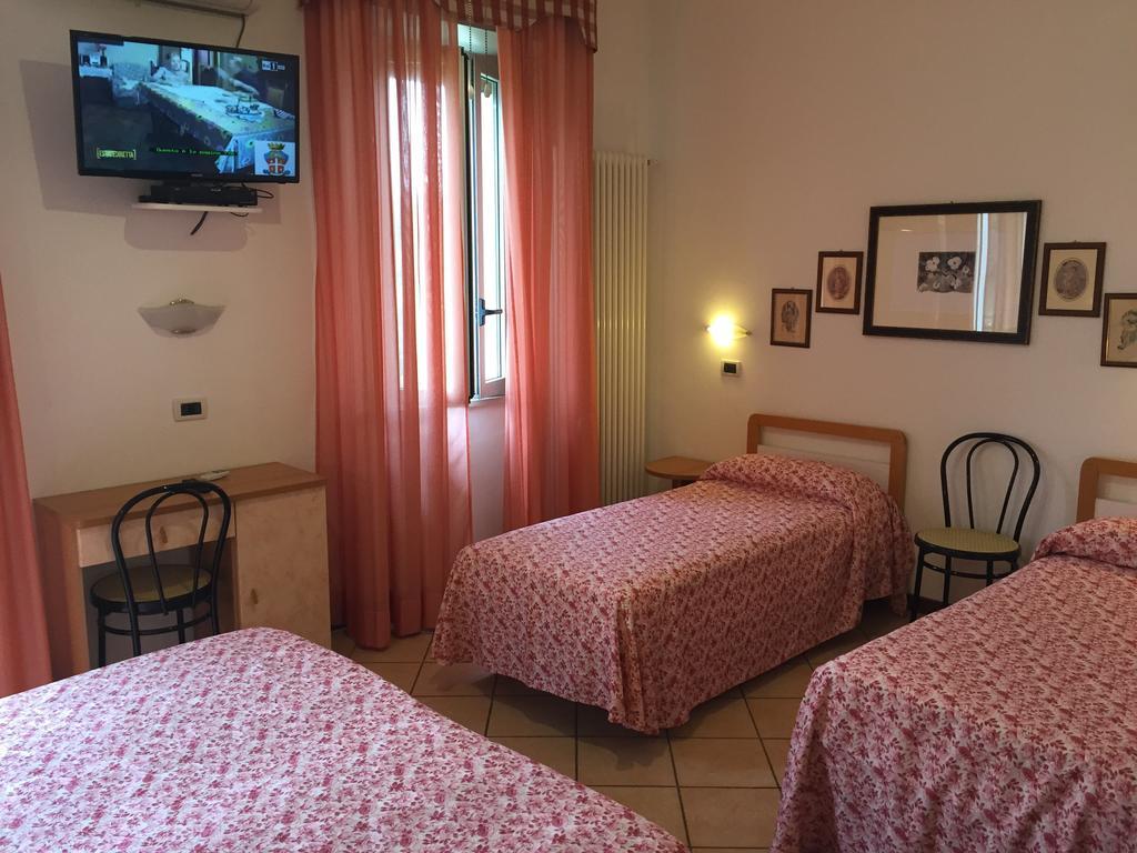 Hotel Magda Novafeltria ห้อง รูปภาพ
