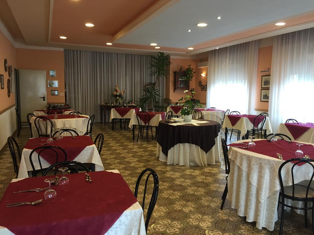 Hotel Magda Novafeltria ภายนอก รูปภาพ