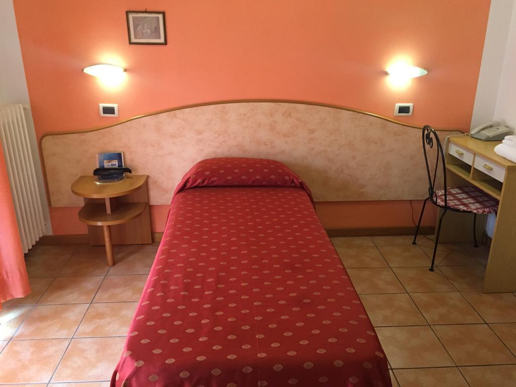 Hotel Magda Novafeltria ห้อง รูปภาพ