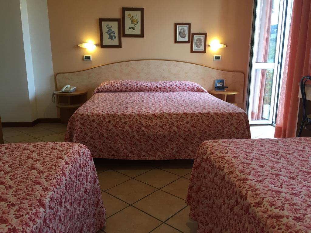 Hotel Magda Novafeltria ห้อง รูปภาพ
